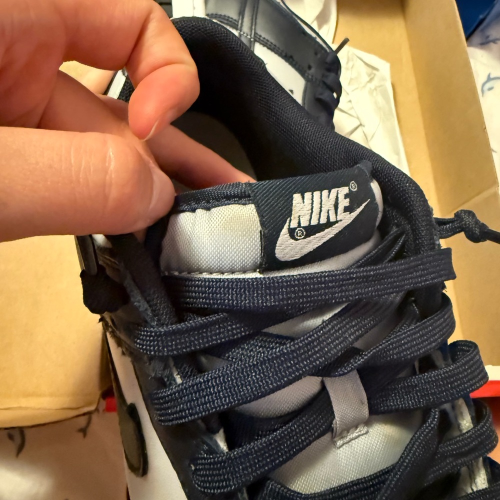 Nike Georgetown Dunks - Picture 4 of 6